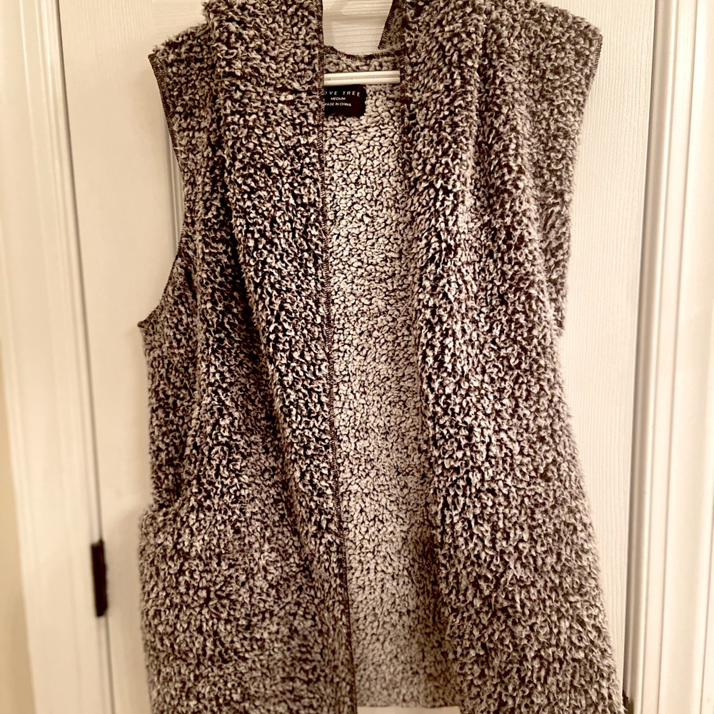 Love Tree Sherpa Vest with pockets and hood